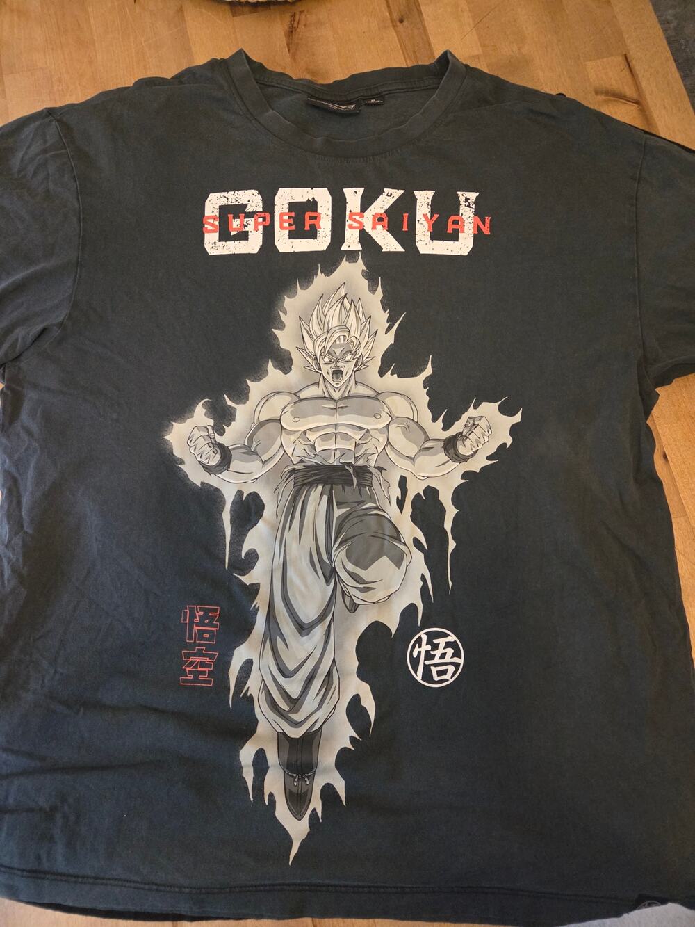 Dragon Ball Z Goku Men's shirt Super Saiyan Son Goku Collectible Shirt Size M